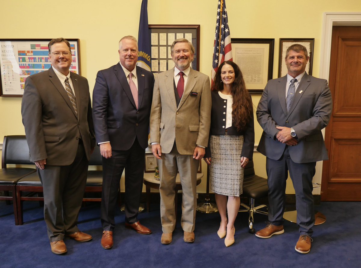 Thomas Massie tweet media