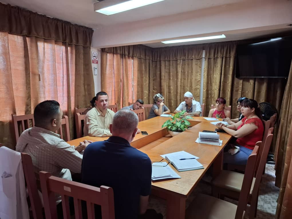 ConchitaHumanos's tweet photo. Visita el presidente del la OSDE Agroalimentaria La Empresa de Conservas de  Vegetales La Conchita ,durante su intercambio chequeo el cumplimiento del plan de exportaciones de la emblemática institución.#AgroalimPorCuba #PinardelRío https://t.co/eKXVP62pBp
