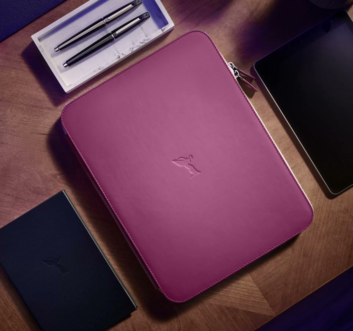 vaishnav_2012's tweet photo. I went to ask the price of this Organiser Pouch from Rolls Royce and got a price of north of 200,000 INR!!!!  Is this too much for this, what do you all think?
#RollsRoyce #Luxury https://t.co/cAOJvBiZrO