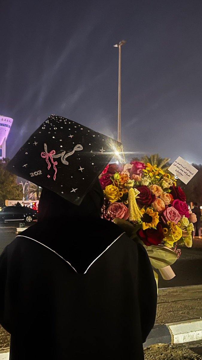 m_20_n2's tweet photo. الحمدلله من الله علي بتخرجي من جامعة تبوك شكراً لله  ثم لوالداي ، لقد كان حمل اسمهما على وشاحي جزء بسيط لمحاولة رد جميلها اسال الله ان يعينني ويوفقني ان انجح في حياتي وأسعدهما . https://t.co/tckUCYqjUU