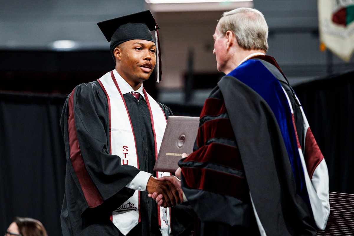 HailStateFB's tweet photo. Congratulations, @PulliamEthan! 🎓 https://t.co/NAI5hOCiig