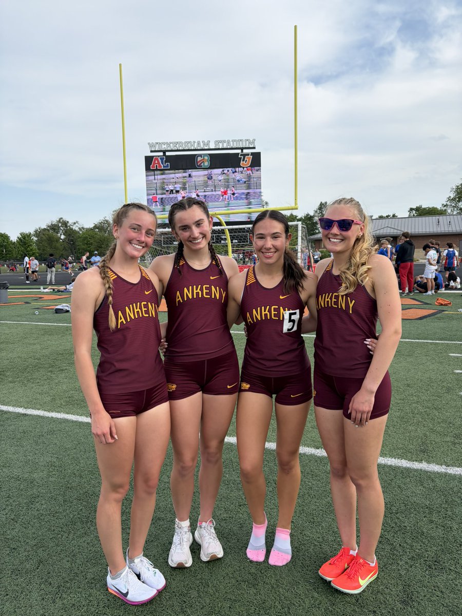 ankenytrackxc's tweet photo. 4x800 🥈 https://t.co/6TUSKy5ZMG