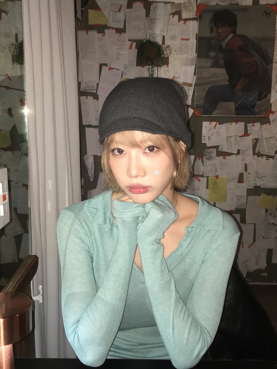 KimLipBR's tweet photo. 📸 | Atualização da Kim Lip via Instagram.

🎧 SHIN SEUNG HUN • You're Just At A Higher Place Than Me

“☕️👯‍♀️”

#김립 #KimLip https://t.co/JP4DiiMP2v