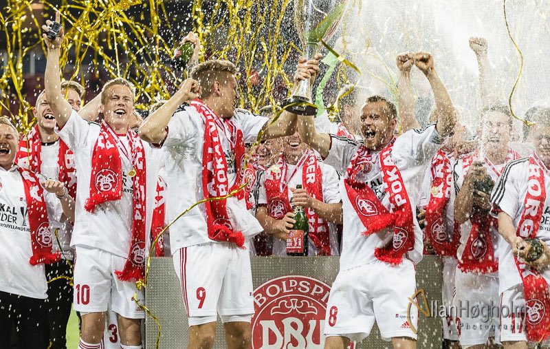 FredAhlGaming's tweet photo. Glædelig 15. Maj til alle❤️🤍
#SuperAaB https://t.co/gpwupgzR2Q