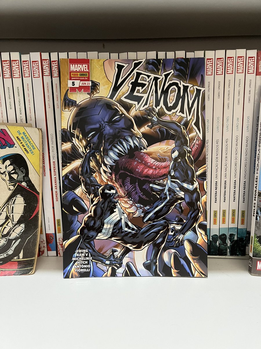 MarkusPhillipe's tweet photo. Última Leitura S10E44 - Venom Vol. 5, de Al Ewing, Ram V, David Michelinie, Bryan Hitch, Rogê Antônio, Ivan Fiorelli, Andrew Currie, Alex Sinclair, Erick Arciniega e Bryan Valenza. Continua a história do Eddie Brock como Rei dos Simbiontes através do tempo e do espaço. https://t.co/03SIyTzVfB