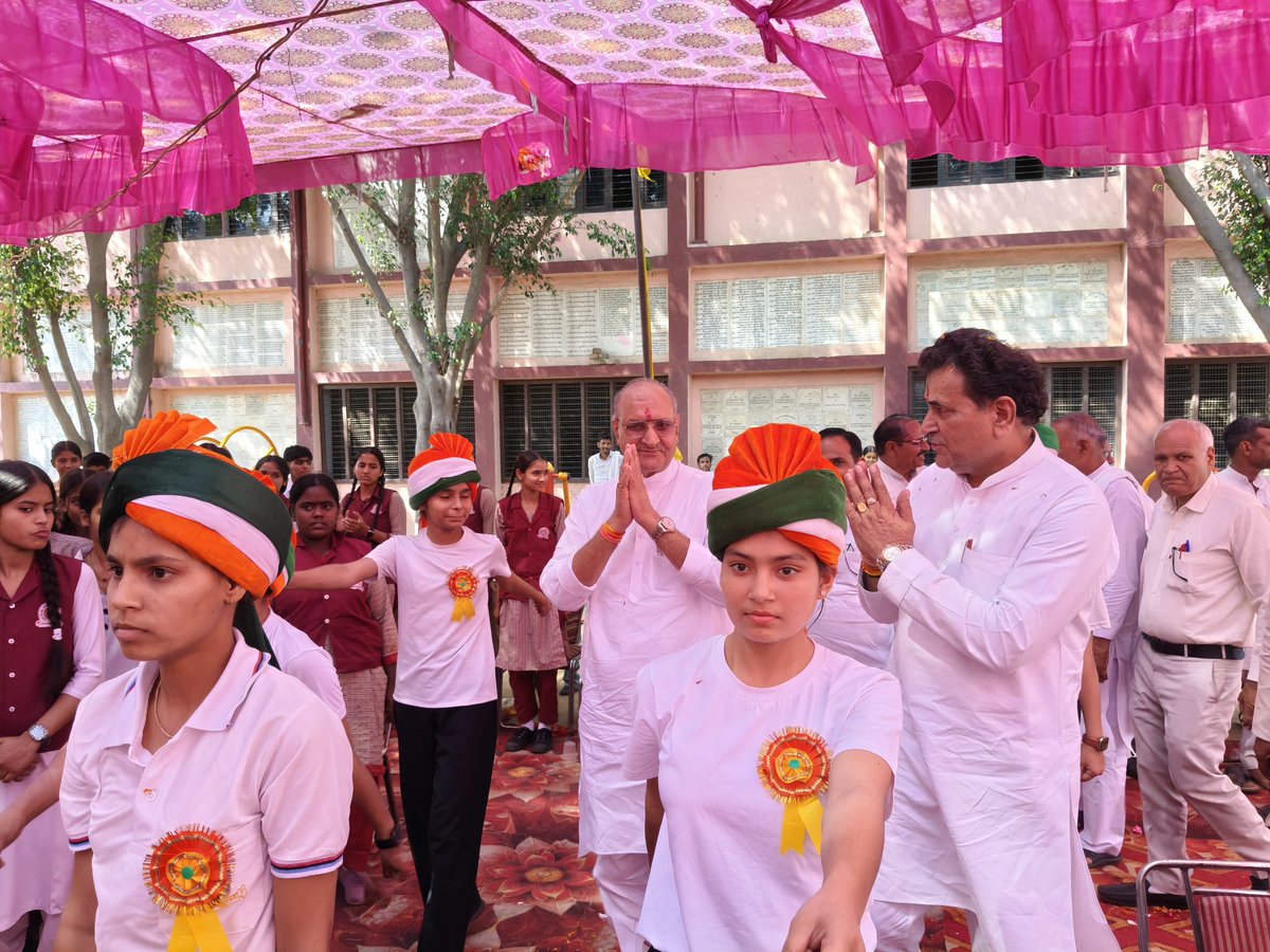 MajraRaj's tweet photo. आज जनपद सहारनपुर की विधानसभा नकुड के ग्राम नयागांव में राजेश पायलट गोचर कन्या इंटर कॉलेज के स्थापना दिवस के अवसर पर आयोजित कार्यक्रम में सम्मिलित होकर अपने विचार रखें I पूर्व सांसद श्री प्रदीप चौधरी जी क्षेत्रीय विधायक श्री मुकेश चौधरी जी तथा श्री श्री चंद शर्मा जी एमएलसी रहे https://t.co/jL9FQ6b2zW