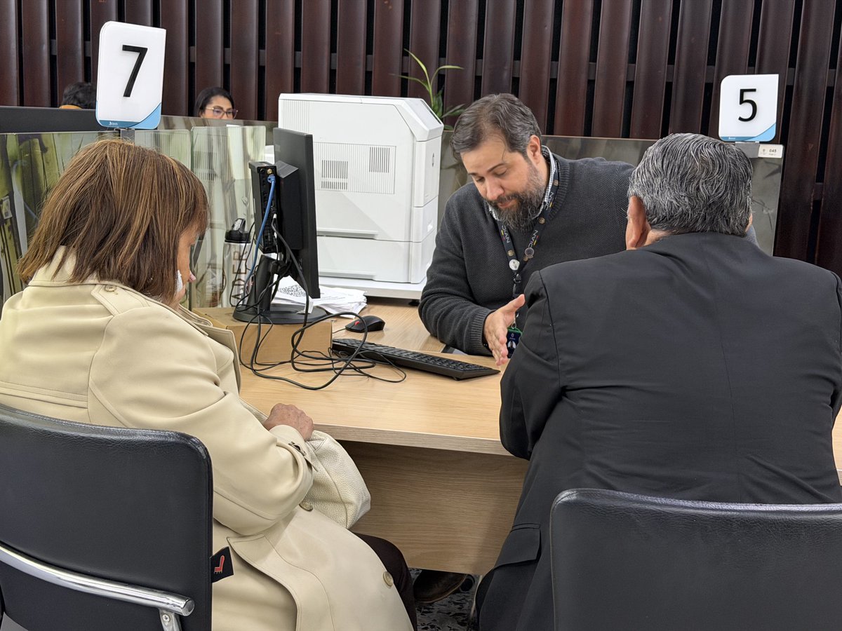 DIANColombia's tweet photo. La #DIAN ahora está más cerca de usted. 📣 Ampliamos puntos de atención en Bogotá y la región para facilitar sus trámites, sin filas ni desplazamientos largos. 🕚

🙌🏻 Reciba atención en Videoatención en 19 municipios de Cundinamarca. Atención presencial en 9 cámaras de comercio de Bogotá y Alcaldía de Soacha Consulte aquí su punto más cercano: https://t.co/Wm7a0t6QTi ✅