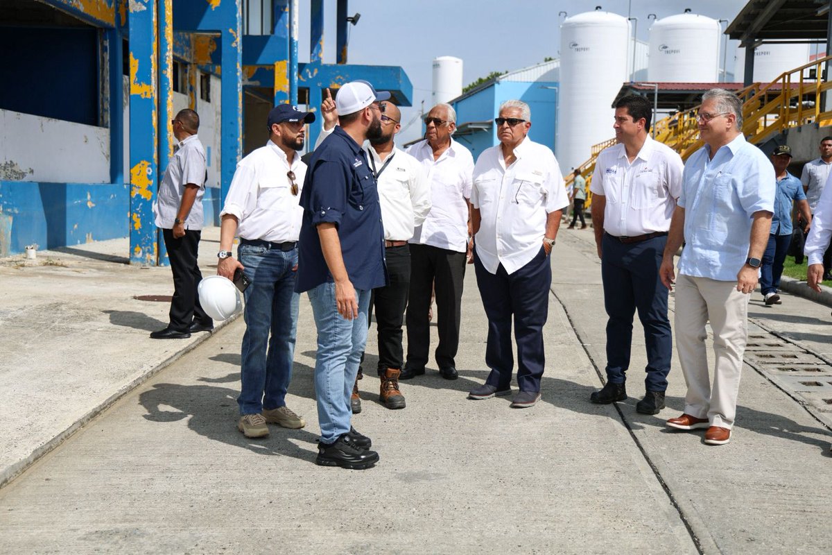 Tercero78's tweet photo. Hoy recibimos al presidente José Raúl Mulino en la Planta Potabilizadora de Sabanitas 2, donde verificamos de primera mano los avances y logros alcanzados en esta administración para fortalecer el suministro de agua potable y mejorar la calidad de vida de miles de panameños. 💧🇵🇦 https://t.co/Ycq8abOSXr