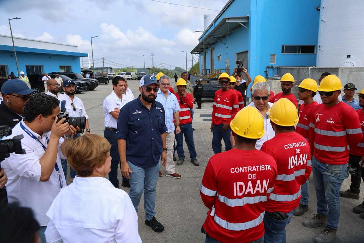 Tercero78's tweet photo. Hoy recibimos al presidente José Raúl Mulino en la Planta Potabilizadora de Sabanitas 2, donde verificamos de primera mano los avances y logros alcanzados en esta administración para fortalecer el suministro de agua potable y mejorar la calidad de vida de miles de panameños. 💧🇵🇦 https://t.co/Ycq8abOSXr