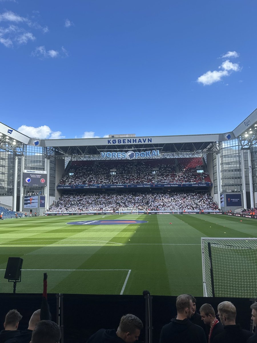 midtjyyden's tweet photo. @Lucas02885907 Omkring 1 time til kampstart 🤡 https://t.co/q0VKK4Ych2