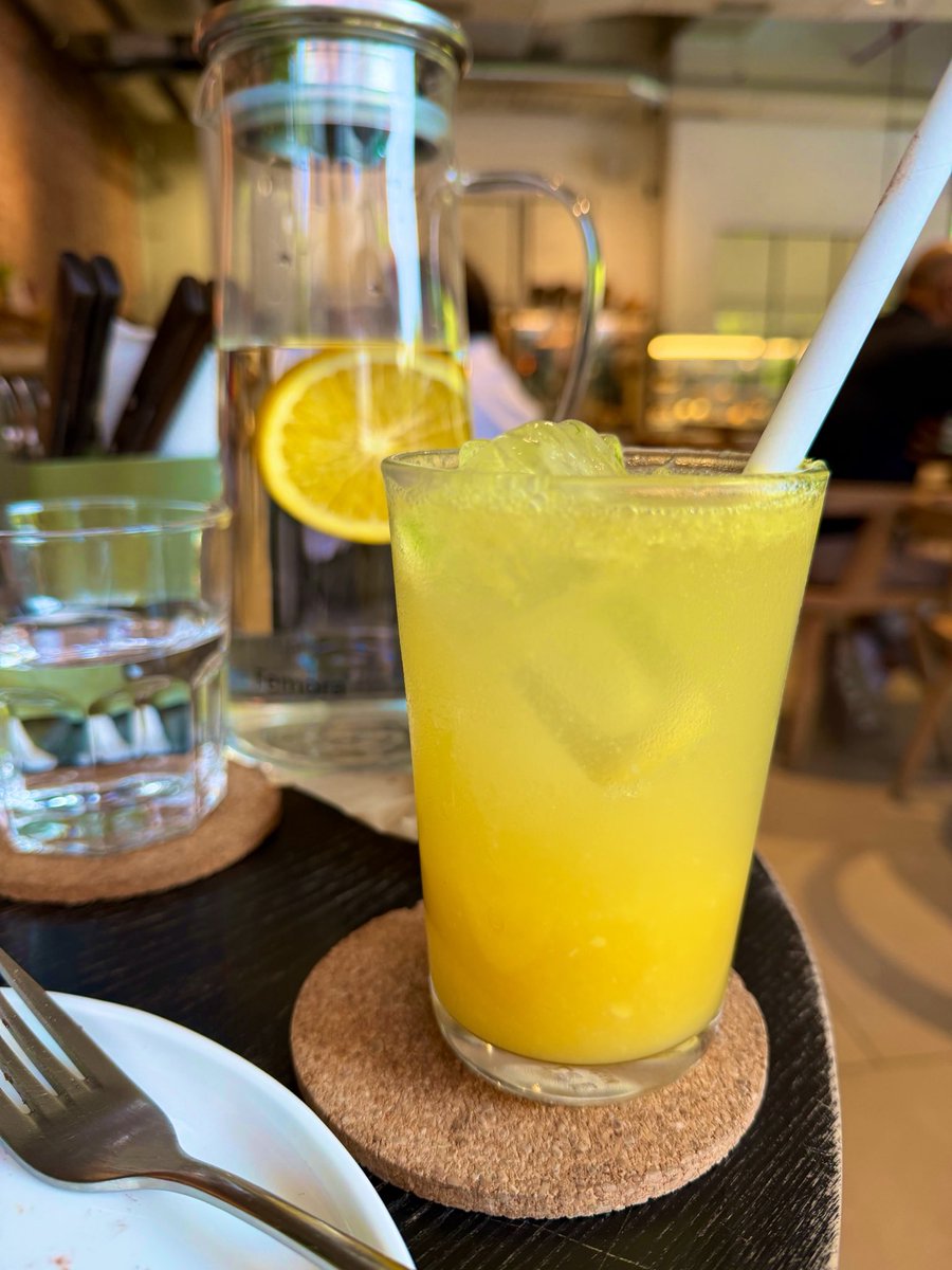 Nidhzee's tweet photo. Donโt forget to stay Hydrated ๐น
#Summer #Spring #Heat #autumnfall https://t.co/HwPBs6oYWF