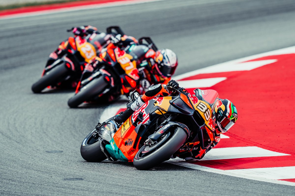 KTM_Racing's tweet photo. Lekker Friday for @BradBinder_33 ✅

#KTM #ReadyToRace #CatalanGP https://t.co/mv0Png2fZJ