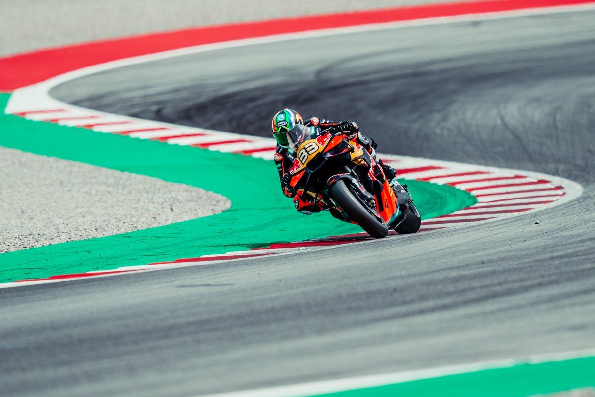 KTM_Racing's tweet photo. Lekker Friday for @BradBinder_33 ✅

#KTM #ReadyToRace #CatalanGP https://t.co/mv0Png2fZJ