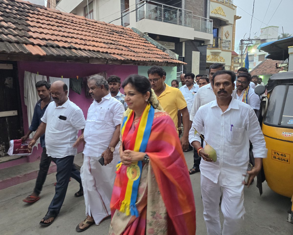 Sowmiyanbumani's tweet photo. தருமபுரி சட்டமன்றத் தொகுதி, தருமபுரி நகராட்சி, மதிக்கோன்பாளையத்தில் மாம்பழம் சின்னத்தில் பெருவாரியான வாக்குகளை வழங்கி, வெற்றி பெறச் செய்த வாக்காளர்களுக்கு நேரில் நன்றி தெரிவித்த போது.!

#NDA | #PMK | #DHARMAPURI https://t.co/vOz0a3P76z
