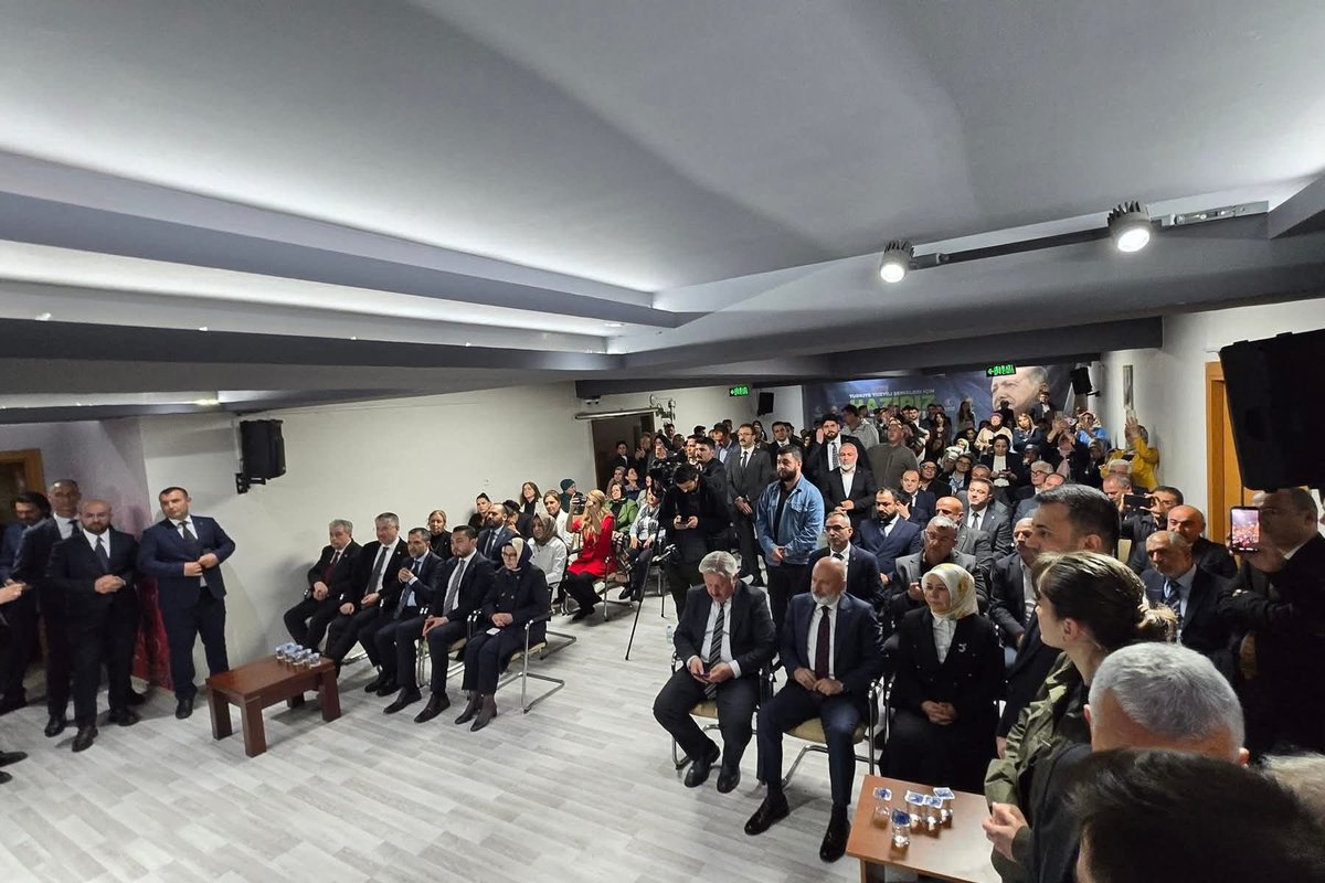meral_kosar's tweet photo. Genel Başkan Vekilimiz Mustafa Elitaş ve Adalet Bakanımız Akın Gürlek, İl Başkanlığımızda teşkilat mensuplarımızla bir araya geldi.

Nazik ziyaretleri, samimi sohbetleri ve kıymetli katkıları dolayısıyla kendilerine teşekkür ediyor, çalışmalarında muvaffakiyetler diliyoruz. https://t.co/CbXqBZO0wr