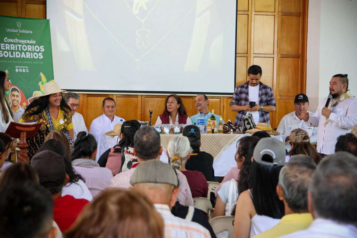 UsolidariaCo's tweet photo. Hoy en San Gil se desarrolla el Cabildo Solidario, un espacio de articulación junto a la Alcaldía de Santander, organizaciones solidarias y representantes del gobierno local y nacional, para seguir construyendo acciones que aporten al fortalecimiento del sector solidario. ✊🏻✨ https://t.co/lcvikbqGXU