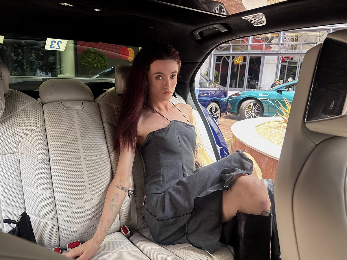 onlinegirlie's tweet photo. bitch… i’m omw https://t.co/ugcDJZatec