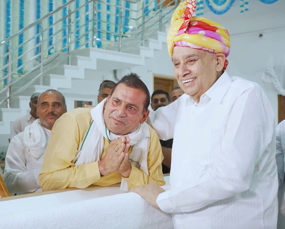 sanewshimachal's tweet photo. ग्राम पंचायत अहरवां, पलवल के किसान #SatlokAshram श्री धनाना धाम पहुँचे और संत रामपाल जी महाराज का आभार जताया। किसानों ने बाढ़ प्रभावित खेतों में राहत कार्यों और जनसेवा की सराहना करते हुए आशीर्वाद प्राप्त किया।
#SantRampalJiMaharaj #KisanSupport #FloodRelief #HumanService https://t.co/09CyZWbFe2
