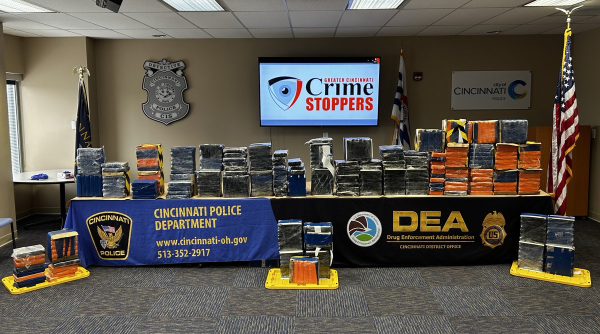 SDOHnews's tweet photo. Homeland Security Task Force investigation leads to additional narcotics seizures, current total of more than 700 pounds of suspected cocaine with street value of $5.8 million
https://t.co/xbCSV6Vud6
@DEADETROITDiv @CincyPD @HSIDetroit @FBICincinnati @hcso_org https://t.co/q5z2jtDo0t