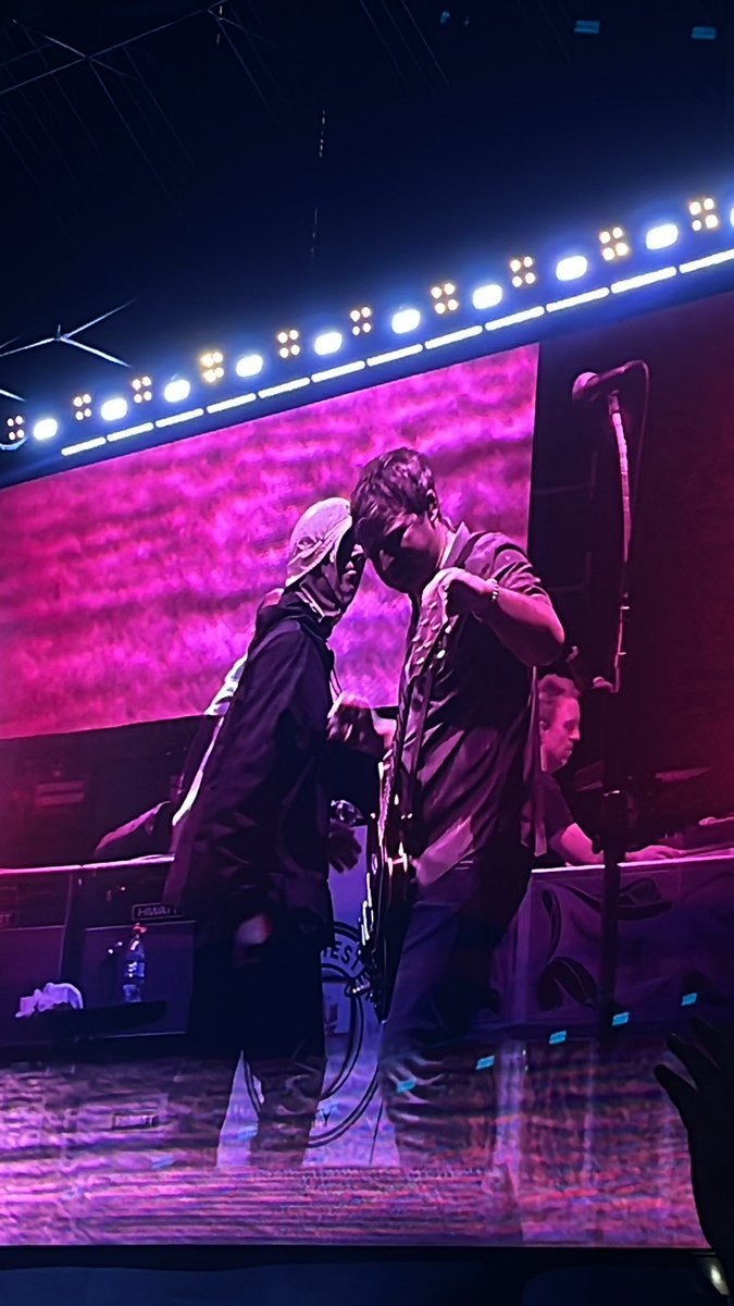 eycteann's tweet photo. Se cumple MEDIO AÑO !!! de los recitales de Oasis en Argentina. Vuelvan a casa 😭 https://t.co/QsAMuQrtp6