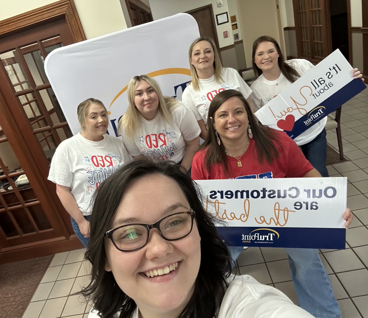 TruPointBank's tweet photo. The fun continues! We’re serving up treats, prizes, and a whole lot of gratitude for the best customers around! 🥳🇺🇸

#CustomerAppreciationDay 
#WeLoveOurCustomers 

Member FDIC https://t.co/qTZyu5fHME