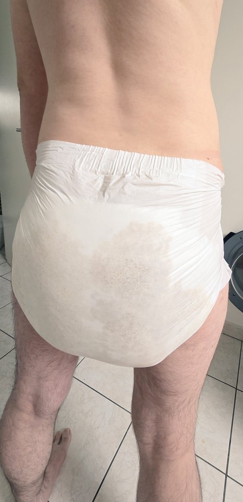 PaddedTosha's tweet photo. Well, I think I kept this diaper for a bit too long, I'm lucky that the 3 boosters insides tanked everything 🫣😳 https://t.co/lHsQZ7spRL