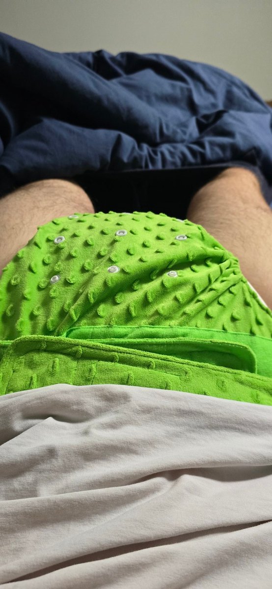 PaddedTosha's tweet photo. Well, I think I kept this diaper for a bit too long, I'm lucky that the 3 boosters insides tanked everything 🫣😳 https://t.co/lHsQZ7spRL