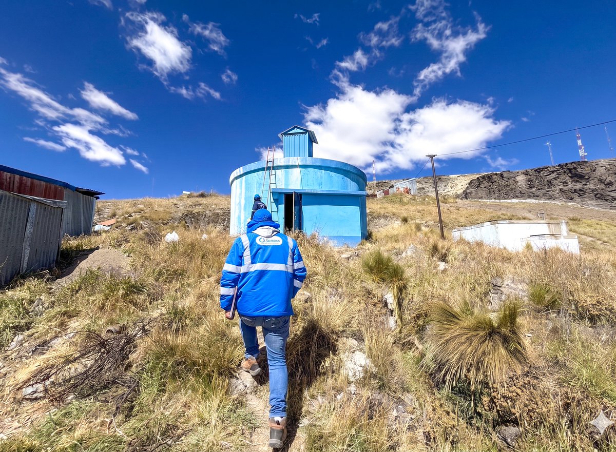 sunassperu's tweet photo. 📍 #Puno | Actualizamos información del prestador de Ananea, que atiende a 725 usuarios de agua potable y alcantarillado. Recogimos datos sobre captación, almacenamiento, distribución y tratamiento de aguas residuales para actualizar el documento de gestión del área de prestación.