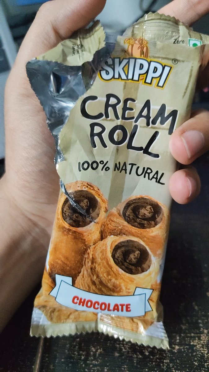 pantchayan's tweet photo. @foodpharmer2 
Found that Skippi is selling - 100% Natural "Cream" Rolls - with no diary but rather edible vegetable fat (palm oil and sesame oil). 

Selling openly on quick e-commerce. 
I have registered a complaint on fssai portal. 
Would love for you to shed some light on it. https://t.co/Iw9JmLi8hl