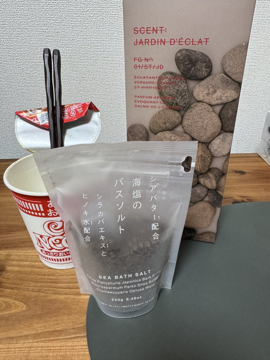 feather_spd's tweet photo. ひさびさにスタンダードプロダクツ寄ってオシャレなやつ買って帰ってきた
ほんとはドライヤーホルダー的なんが欲しかった https://t.co/o2gvm5JtzZ