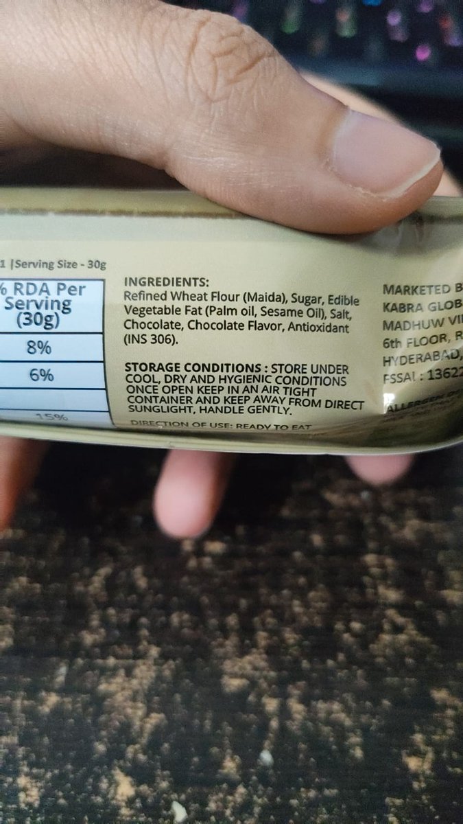 pantchayan's tweet photo. @foodpharmer2 
Found that Skippi is selling - 100% Natural "Cream" Rolls - with no diary but rather edible vegetable fat (palm oil and sesame oil). 

Selling openly on quick e-commerce. 
I have registered a complaint on fssai portal. 
Would love for you to shed some light on it. https://t.co/Iw9JmLi8hl