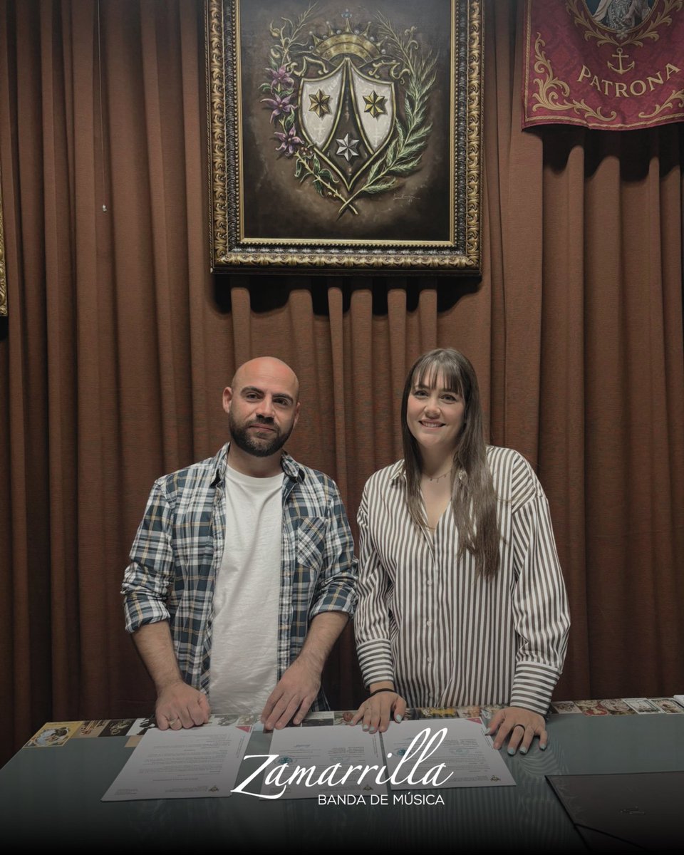 BMZamarrilla's tweet photo. |𝐂𝐎𝐌𝐔𝐍𝐈𝐂𝐀𝐃𝐎 𝐎𝐅𝐈𝐂𝐈𝐀𝐋|

La Banda de Música Zamarrilla tiene el honor de anunciar la firma del contrato que nos unirá a la 𝐇𝐞𝐫𝐦𝐚𝐧𝐝𝐚𝐝 𝐝𝐞 𝐍𝐮𝐞𝐬𝐭𝐫𝐚 𝐒𝐞𝐧̃𝐨𝐫𝐚 𝐝𝐞𝐥 𝐂𝐚𝐫𝐦𝐞𝐧 𝐝𝐞 𝐇𝐮𝐞𝐥𝐢𝐧 (@Hdadcarmenhueli) durante los próximos 𝐜𝐮𝐚𝐭𝐫𝐨 𝐚𝐧̃𝐨𝐬. 

Este acuerdo supone la recuperación de un vínculo muy especial para nuestra formación, ya que volveremos a acompañar musicalmente a la Santísima Virgen después de haber formado parte de su historia años atrás.

Queremos agradecer a la Hermandad la confianza depositada en nosotros para esta nueva etapa, que iniciamos con la mayor ilusión y compromiso.

#SuenaZamarrilla 🎶🌹
#CofradíasMLG 🔔