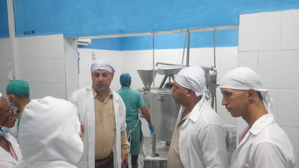 ConchitaHumanos's tweet photo. Fructífero intercambio sostuvo Idalberto Rodríguez Herrera Presidente del  OSDE con los trabajadores de la ECV La Conchita .#AgroalimPorCuba #PinardelRío https://t.co/pfYhMwOkkB