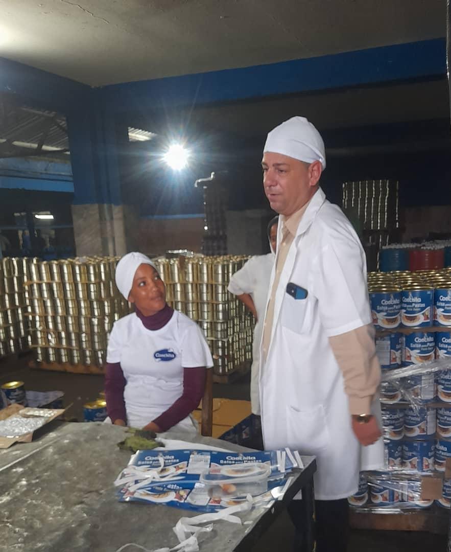 ConchitaHumanos's tweet photo. Fructífero intercambio sostuvo Idalberto Rodríguez Herrera Presidente del  OSDE con los trabajadores de la ECV La Conchita .#AgroalimPorCuba #PinardelRío https://t.co/pfYhMwOkkB