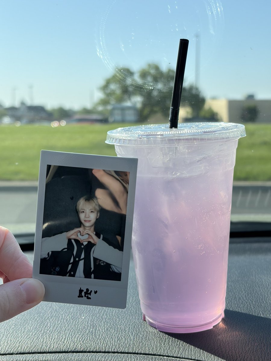 forhyowon's tweet photo. Apparently this week is the week to try new drinks 😂

(1st: energy drink with lemonade and violet. 2nd: golden eagle. 3rd: strawberry açaí lemonade with raspberry) https://t.co/WVTbdlISa2