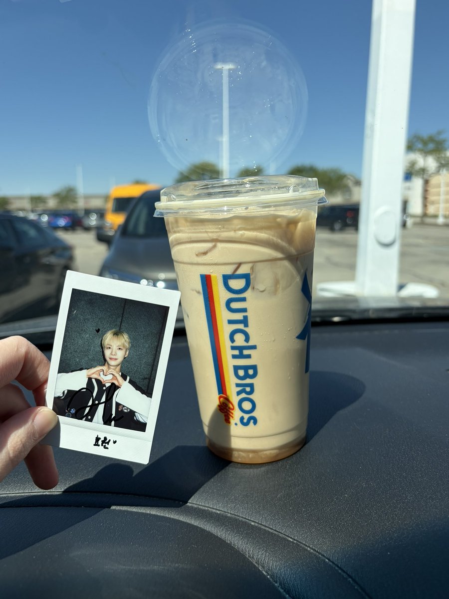 forhyowon's tweet photo. Apparently this week is the week to try new drinks 😂

(1st: energy drink with lemonade and violet. 2nd: golden eagle. 3rd: strawberry açaí lemonade with raspberry) https://t.co/WVTbdlISa2