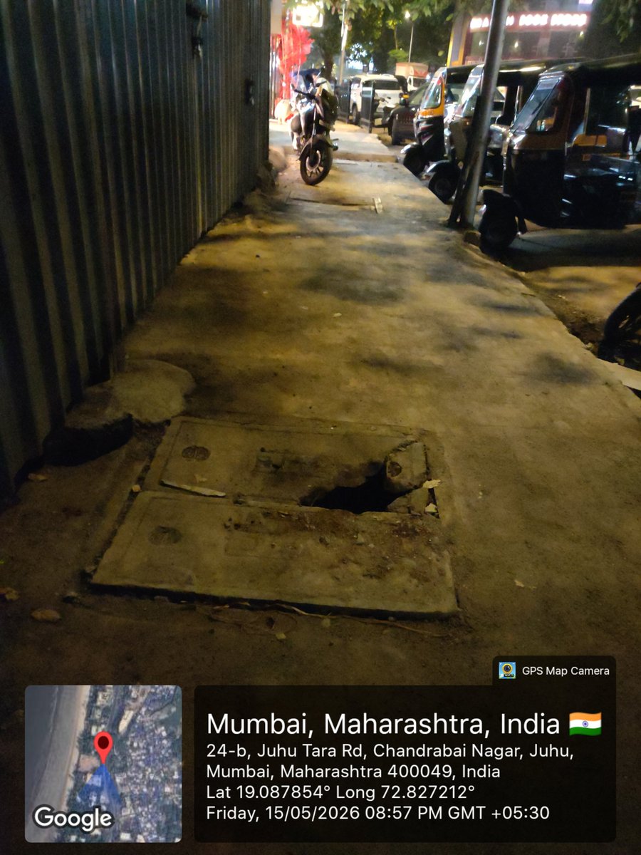 shivsena71's tweet photo. @mybmc @mybmcwardKW @mybmcSWM @mayor_mumbai  प्रभाग क्रं.७१,जुहूतारा रोड,न्यू सुजाता बिल्डिंगच्या शेजारी, पर्जन्य जलवाहिनीवरील ढापा तुटला आहे, नागरिकांना येण्याजाण्यास त्रास आणि अपघात होत आहे,तात्काळ ढापा बदलून सहकार्य करावे https://t.co/eWcLxhJh3y