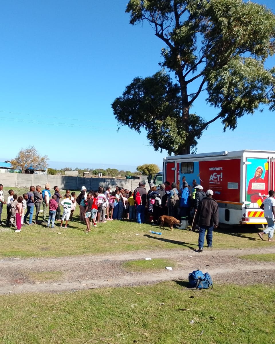 WeActForChange's tweet photo. Severe weather hit. We showed up 💛
This week, our @Shoprite_SA Mobile Soup Kitchens served communities across the Western Cape – providing more than 11 000 warm meals in Dunoon and Mfuleni. #ActForChange #ShopriteGroup #CommunitySupport https://t.co/NyOTcDnEfA