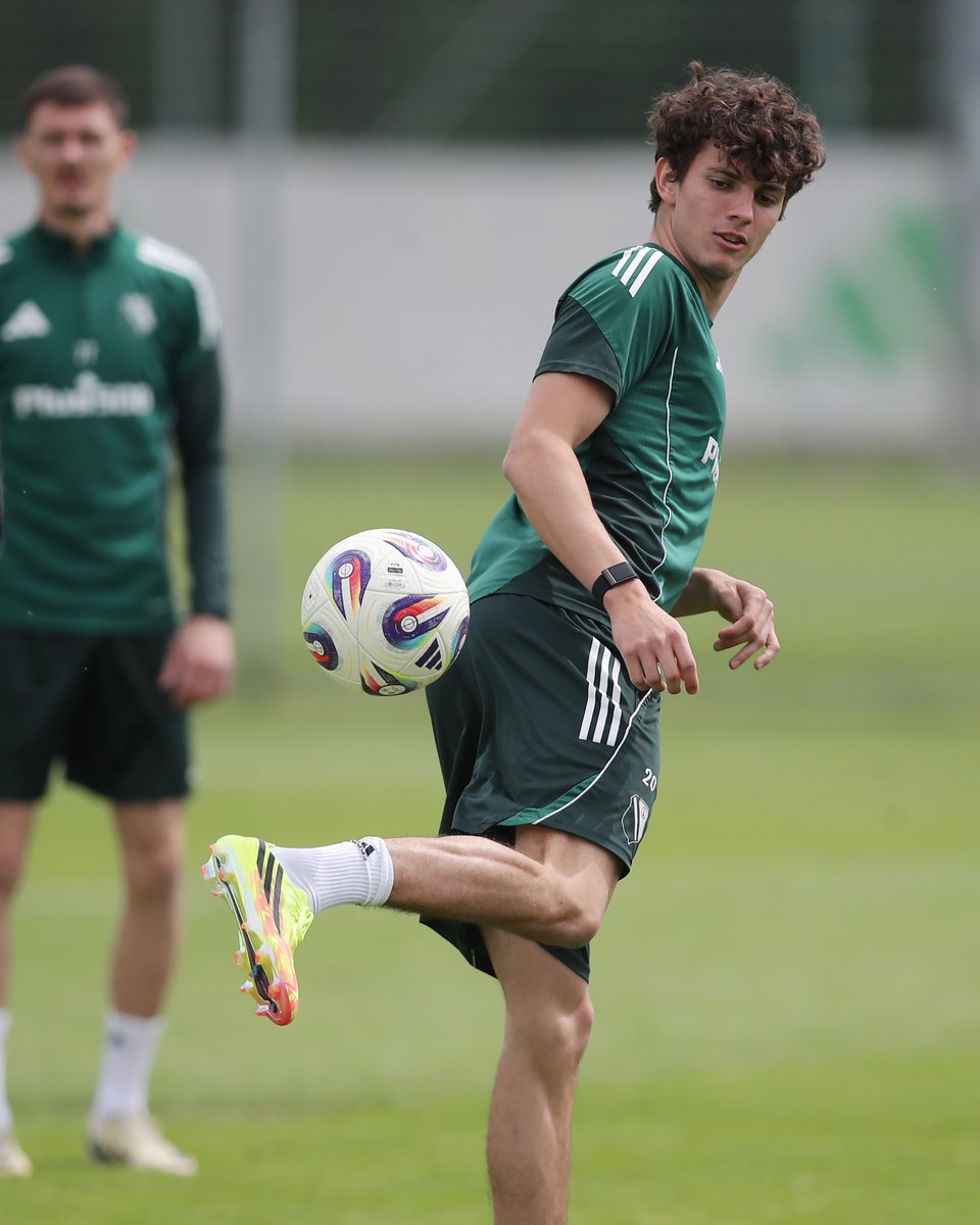 Legia Warszawa tweet media