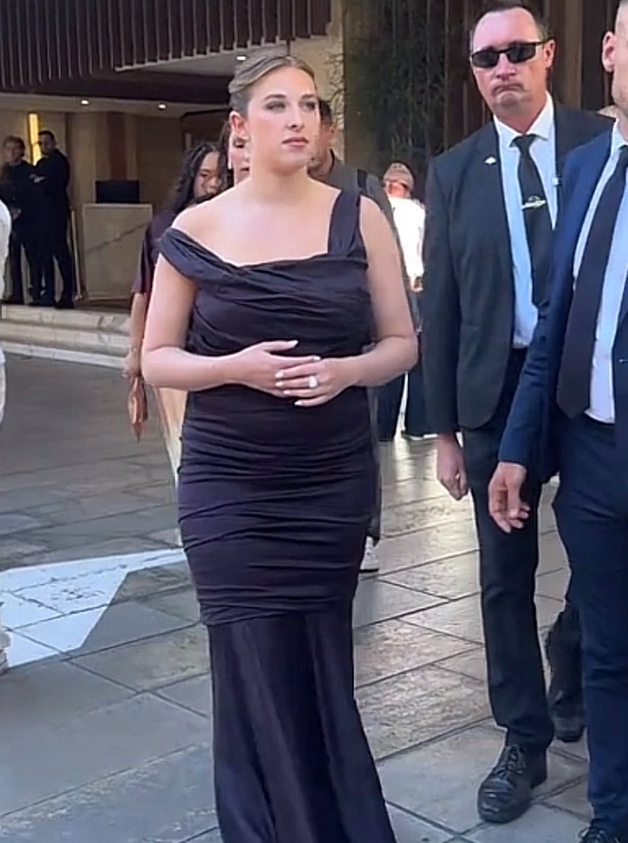 dorianecrp's tweet photo. la reine de Belgique enfin à Cannes https://t.co/Nv0yu2HDF6