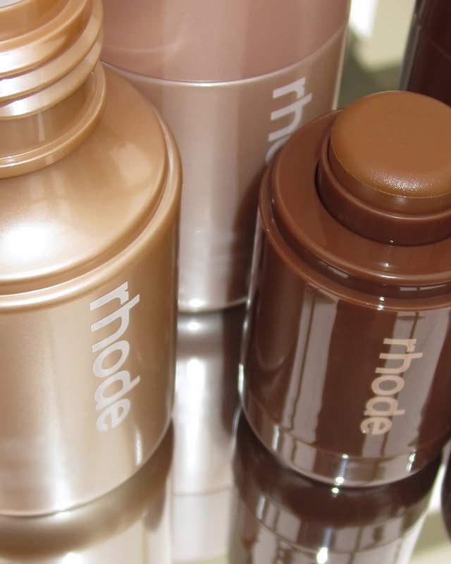 Hailey Bieber Outfits tweet media