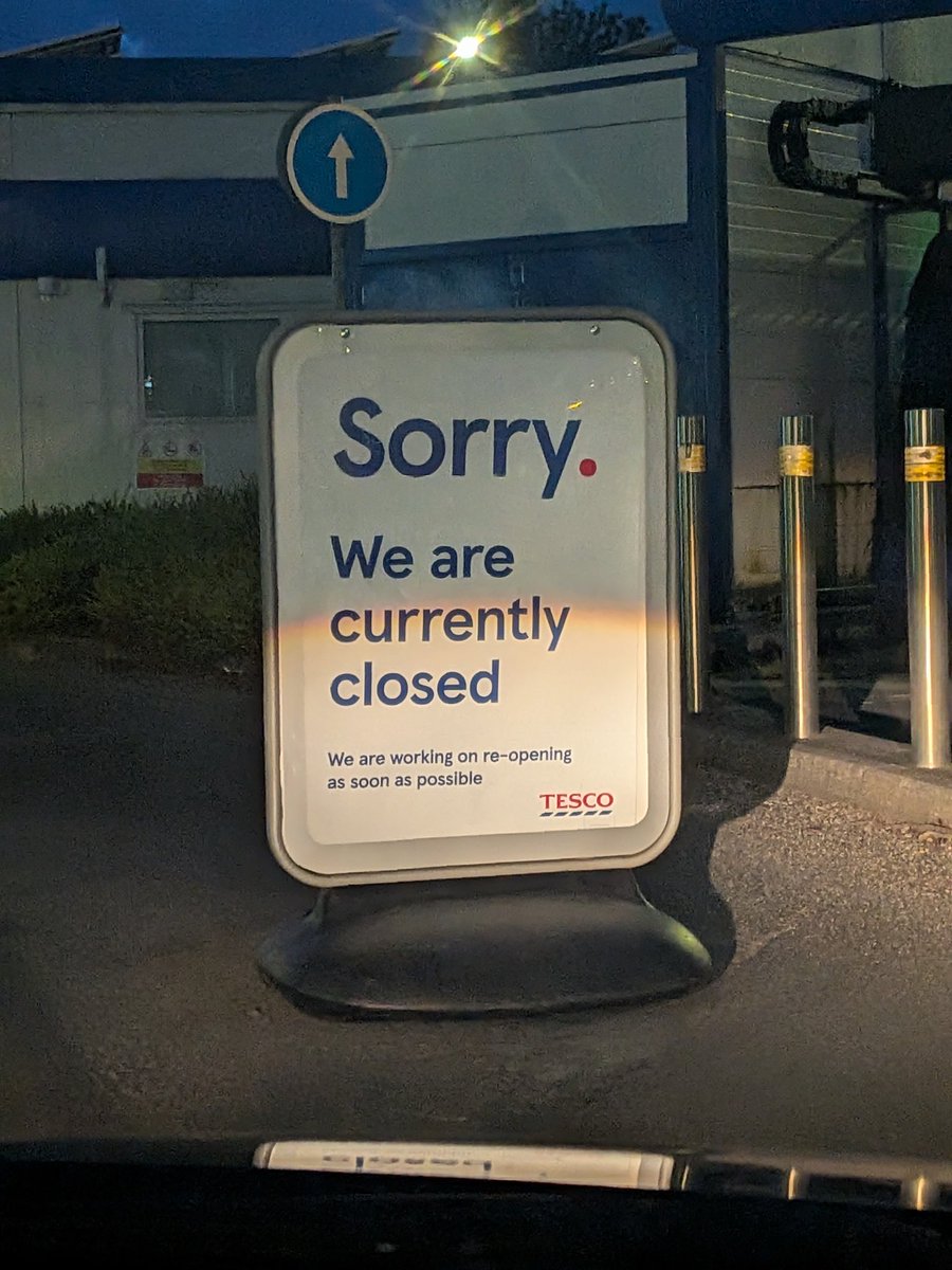Omega_Primus's tweet photo. @Tesco Tesco hucknall fuel closes at 10pm this was at 9:42, second time I've posted this. Can you please sort out your slacking staff and have accountability https://t.co/oWaTKCQU9x
