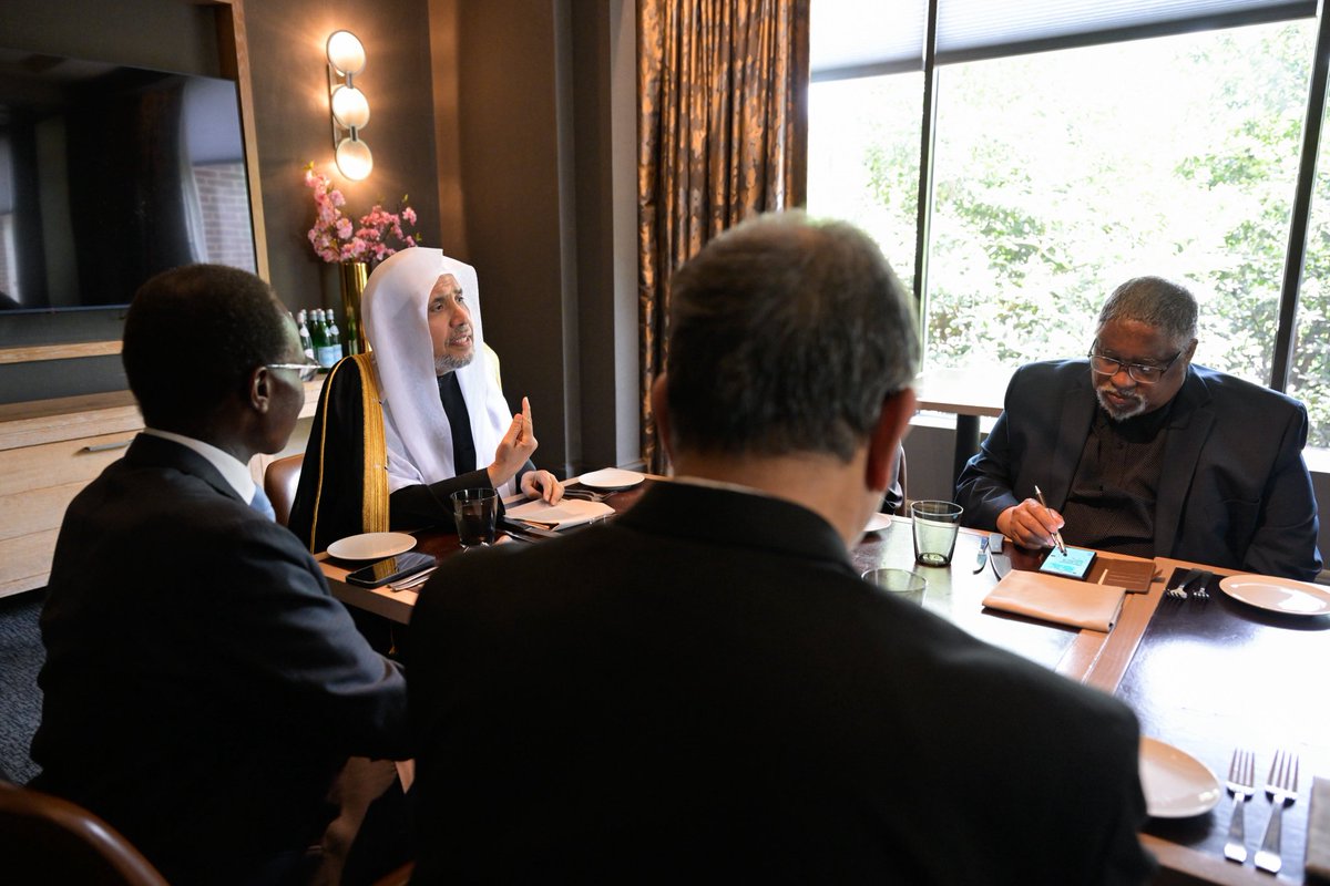 MWLOrg_en's tweet photo. This morning:

His Excellency Sheikh Dr. #MohammedAlissa @MhmdAlissa, Secretary-General of the Muslim World League (MWL) and Chairman of the Organization of Muslim Scholars, chaired in the U.S. capital, Washington, the third session of the Council of Islamic Leaders in North and South America. The council was established in light of the principles of the Charter of Makkah following its founding conference held in Washington, D.C., in March 2022, attended by Islamic leaders from across the Americas, as well as supportive participants in its closing session, including U.S. government officials, legislators, and leaders of religious diversity.

His Excellency was selected by the leaders of the founding conference to serve as chairman of the council, given that the council is based on the Charter of Makkah, was established at his initiative, and because he represents a point of consensus among all parties. This also takes into account the participation of influential and supportive Muslim figures from outside the Americas, similar to comparable centers, councils, and organizations.

During the council session, the topics presented by the chairman and members were discussed, including:

1- The issue of religious and national identity, where His Excellency affirmed that there is no contradiction between the two within civilized constitutions and laws that respect religious particularities, and that extremist ideologies are the ones that manufacture such a conflict.

His Excellency also praised the American Muslim community for distancing itself from the agendas of extremist groups, whose radicalism has reduced the great religion of Islam to narrow political objectives and misguided perceptions.

His Excellency further noted that the American Muslim community is a source of pride within the broader Islamic world, as it has embodied the values of religious moderation through its tolerance, coexistence, wisdom, and exemplary conduct — particularly its respect for public order and the law. He also commended what he observed of its active contribution to strengthening social cohesion, as reflected in its distinguished relationships with the wider fabric of society.

2- The issue of hatred in general, and Islamophobia in particular, where he emphasized that civilized constitutions and laws do not permit hateful practices. He expressed his appreciation for the engagement of the Muslim community in addressing voices, slogans, and acts of hatred, regardless of their source or the religions and ethnicities they target.

3- The discussion of a number of Islamic terms and the misconceptions surrounding them, with an emphasis on the need to correct such misunderstandings. Drawing on his international surveys and observations, His Excellency reviewed several related terms, explaining in detail examples of how they have been misunderstood, and outlining — through scholarly analysis supported by textual evidence and historical context — the best ways to address these misconceptions.