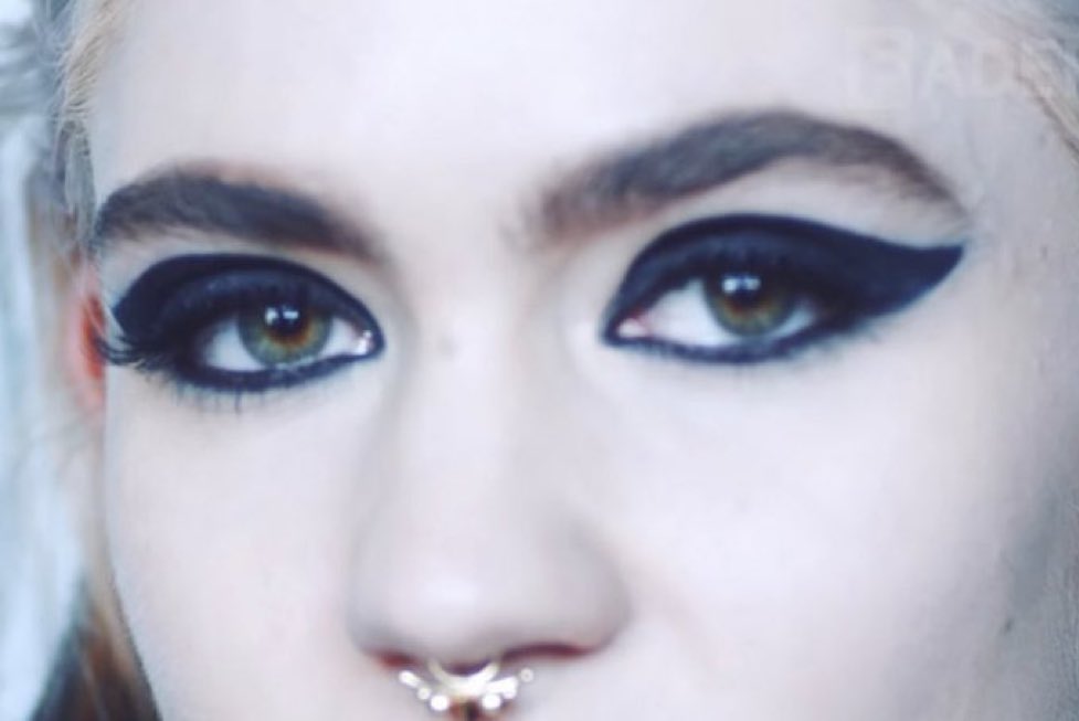 hourlygrimes's tweet photo. grimes, 2015 https://t.co/IigIHPSg1i