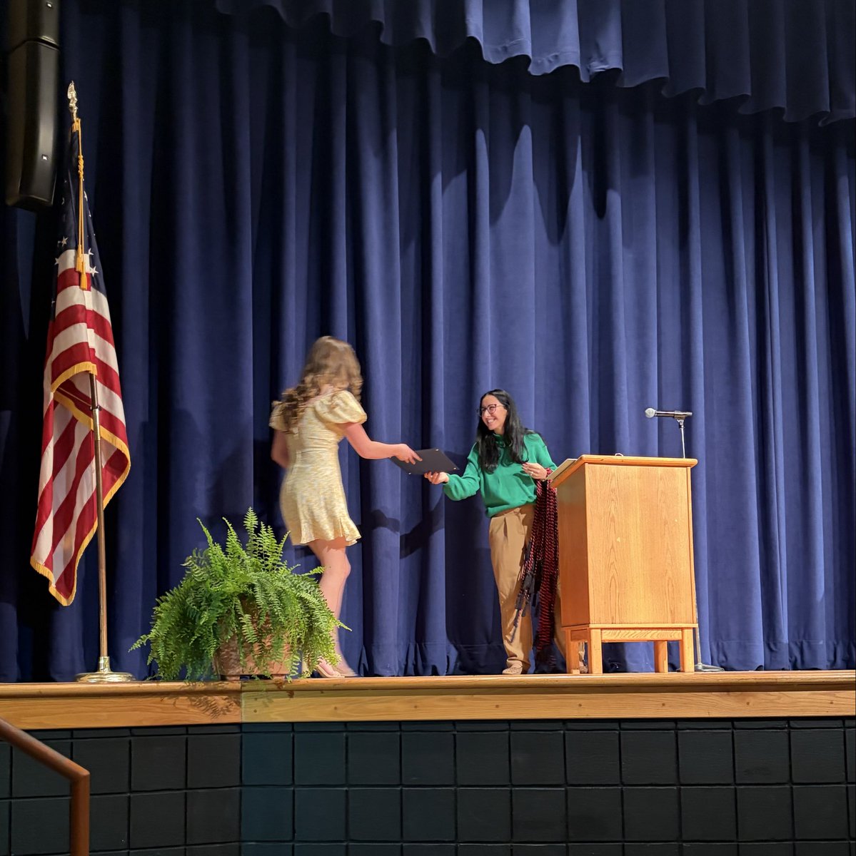 MUHATSProgram's tweet photo. Spring Valley High School Award Ceremony ✨ https://t.co/0srUaVHz3v
