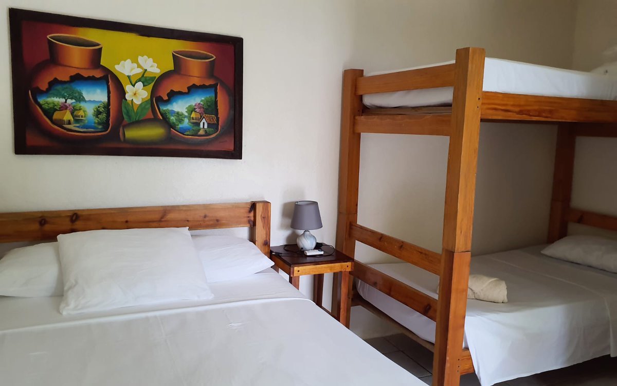 InturRACCS's tweet photo. 📍Casa de Huésped Sunshine, Little Corn Island ☀️🏝️

Disfrutá del encanto caribeño y un descanso perfecto en Sunshine. Ofrece habitaciones cómodas y amplias, con aire acondicionado, baño privado y un ambiente tranquilo que garantiza una estadía relajante y placentera 🌊🌺💙🌴 https://t.co/9HuCPZov86