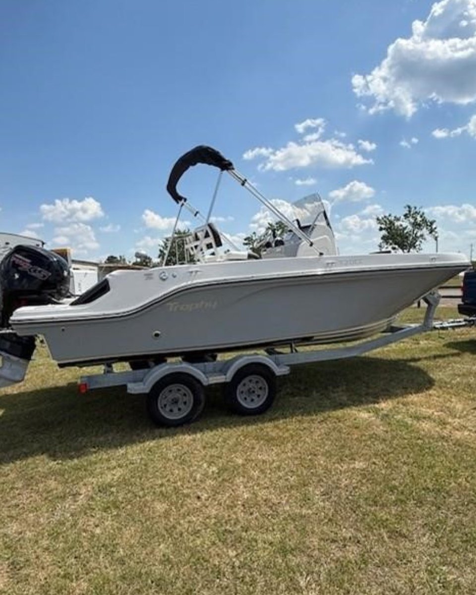 BoatHarborCom's tweet photo. Designed for fishing AND family recreation! 🌅

🔗 https://t.co/SuhTjKNo8J

The 2021 BAYLINER T20CC is a versatile 20-foot center console. Offering a solid mix of performance, comfort, and affordability.

📍Hudson, FL
📞 727-888-7134

#BaylinerT20CC #FishingBoat #FamilyBoating https://t.co/9HI1XPFVwY