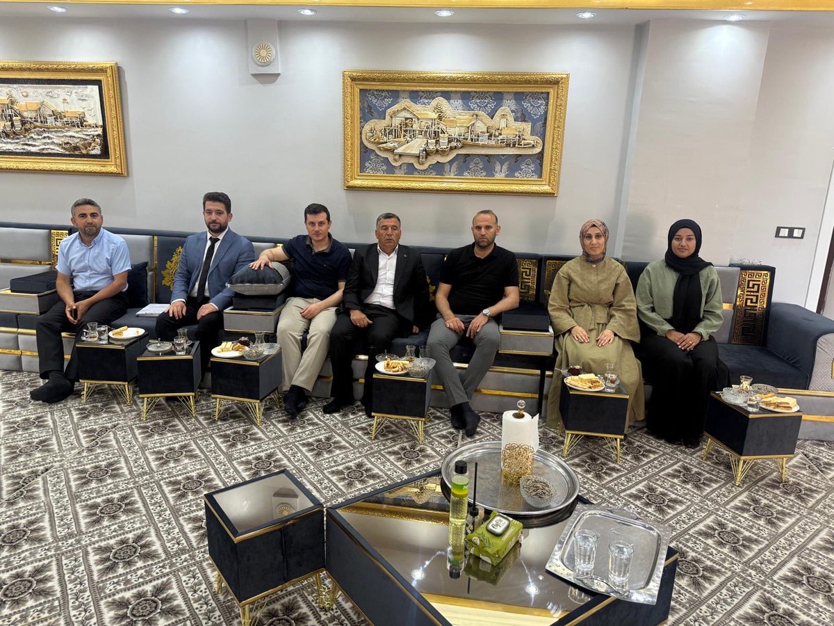 pinarbasiiho's tweet photo. Veli-okul işbirliğini önemsiyoruz 🤝🏡

#veliziyareti #şırnak 
@idil_ilcemem @Yusuf__Tekin @SirnakValiligi @BirolEkici73 https://t.co/V2bR97pBpk
