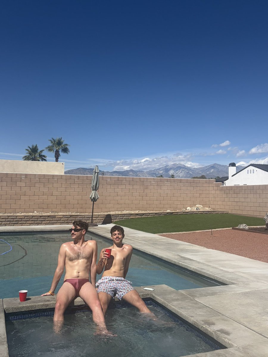 Ratthew___'s tweet photo. 3 Speedo and counting 🙂‍↕️🙂‍↕️ https://t.co/x2SHQKusZt