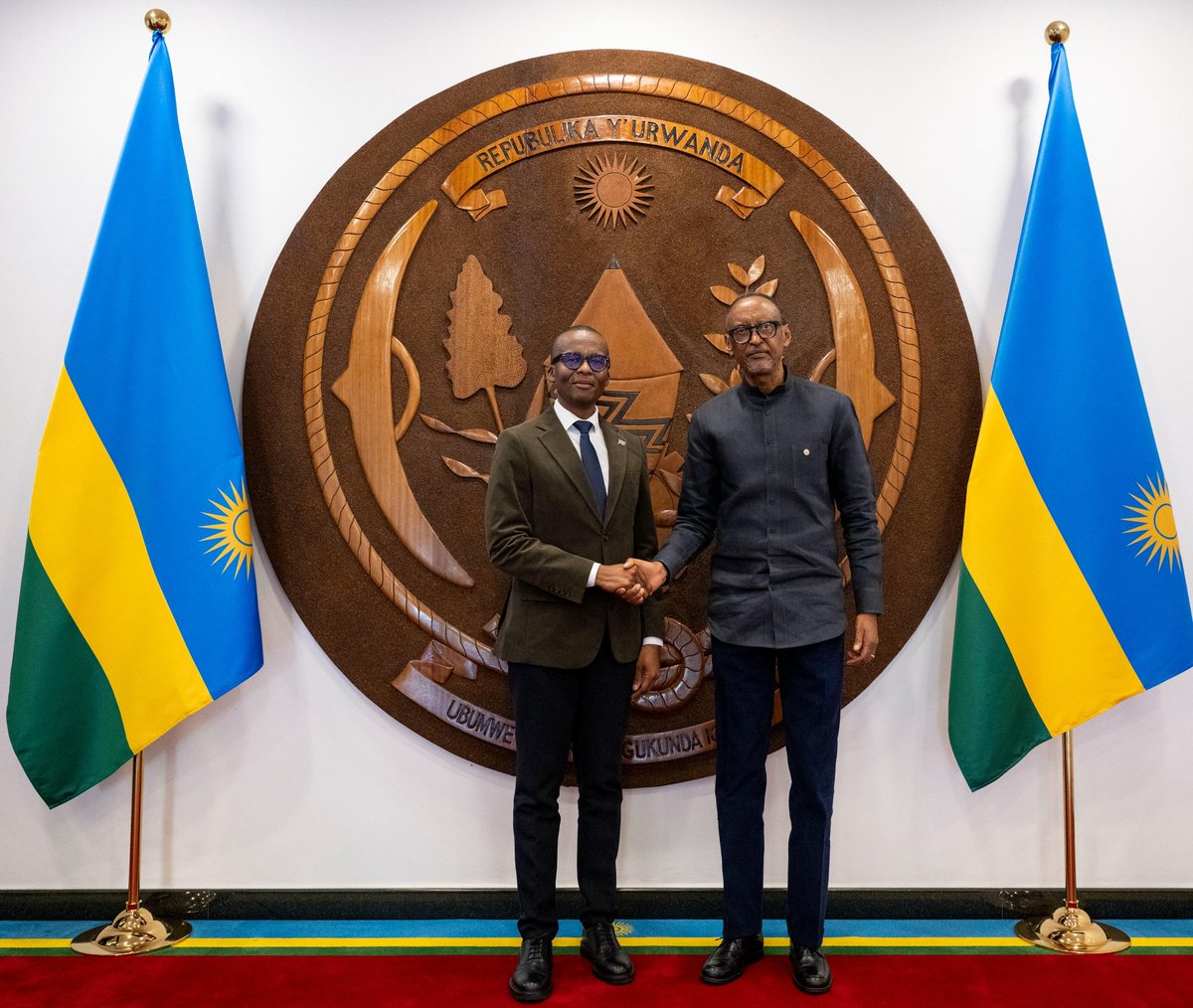 UrugwiroVillage's tweet photo. President Kagame also received H.E. Ndaba Nkosinathi Gaolathe, Vice President of Botswana. They discussed the agreed upon areas of collaboration during President Kagame’s State Visit to Botswana last week. The Vice President is in Rwanda for the Africa CEO Forum 2026. https://t.co/4isrCxlUtP